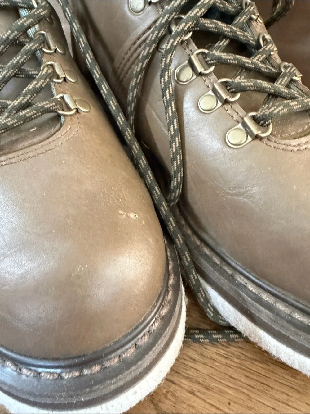 SIMMS Men's Brown Wading Boots - Durable Leather Fly Fishing Boots 10
